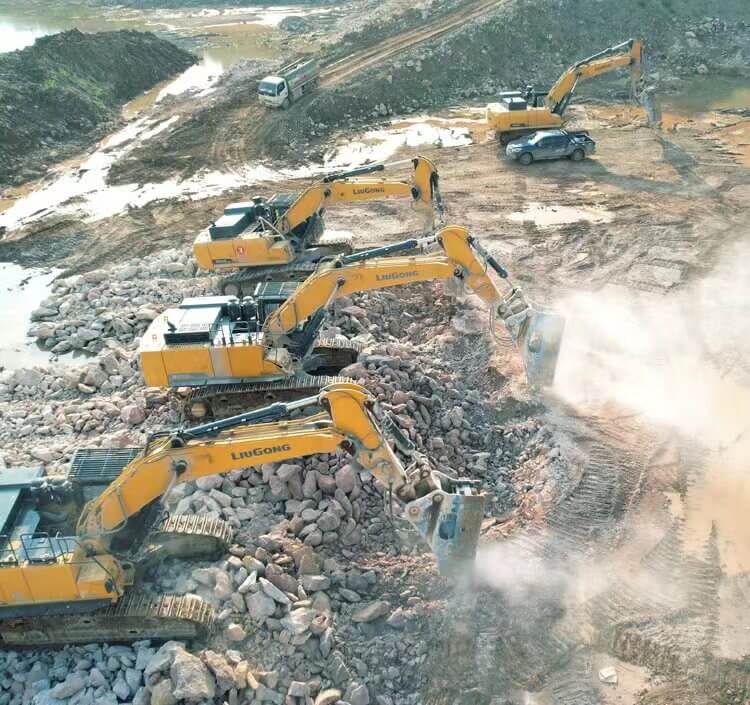 半岛电竞挖掘机打破了他对国产品牌的偏见！